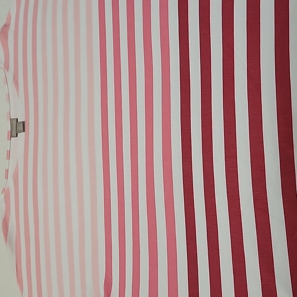 Like new, worn once, dry cleaned top. Chico's brand, variegated pink colors - Picture 4 of 5